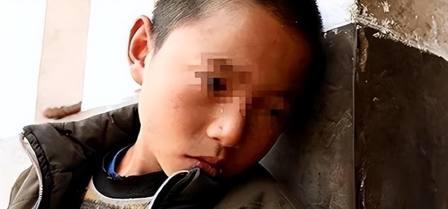 20年四川14岁少年满脸纹身被父亲赶出家门开始流浪,如今怎样了?