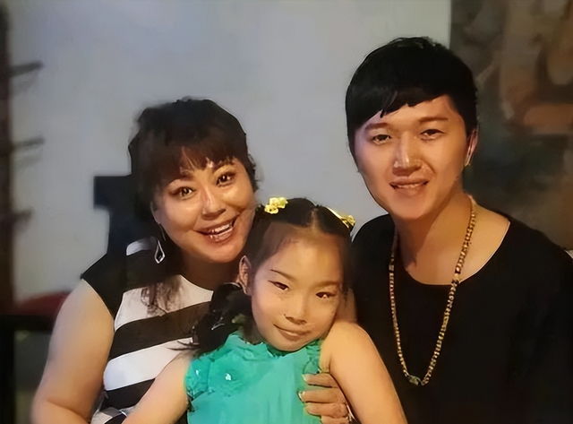 李菁菁现状：住北京宋庄别墅与父母一起生活，乳腺癌4年变瘦复出