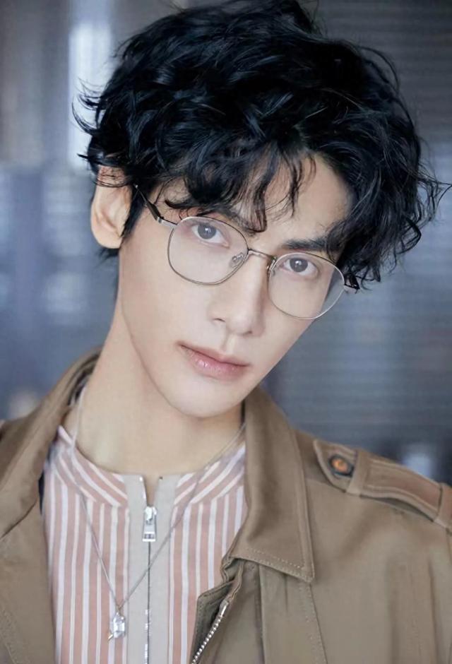 天呐罗云熙增肥成功了，脸颊饱满柔和，颜值回春，状态恢复巅峰了