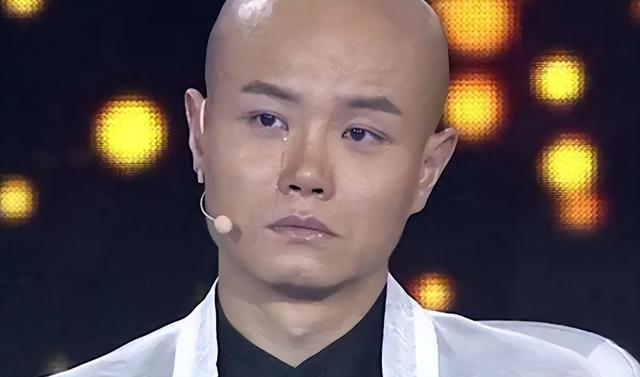 口碑堪忧的4位主持人，傲慢到被教授痛批，迷惑行为令人不解