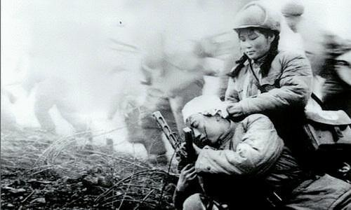 一位抗美援朝的女兵：住30平小屋，穿15元破鞋，却一次捐款1000万