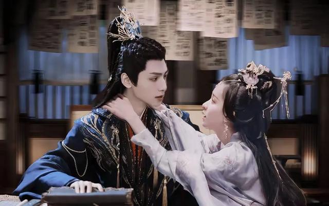 天呐罗云熙增肥成功了，脸颊饱满柔和，颜值回春，状态恢复巅峰了