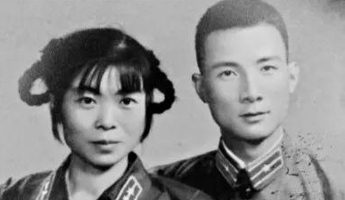 一位抗美援朝的女兵：住30平小屋，穿15元破鞋，却一次捐款1000万