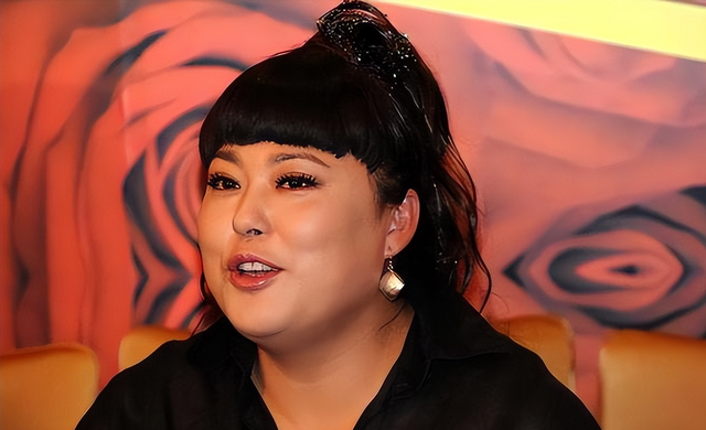 李菁菁现状：住北京宋庄别墅与父母一起生活，乳腺癌4年变瘦复出