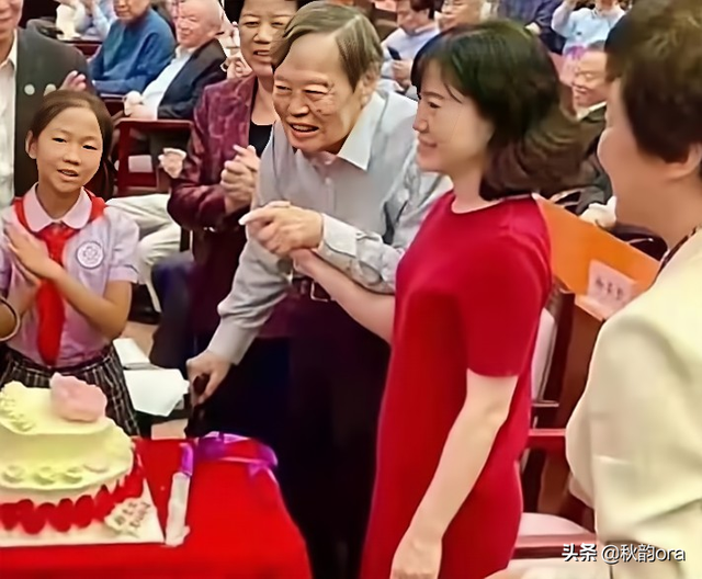 18年后,再看翁帆的生活,才明白嫁大54岁杨振林是多么幸福