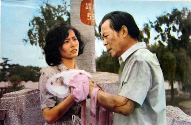 难忘老电影‖以唐山大地震为背景影片《蓝光闪过之后》(1979)