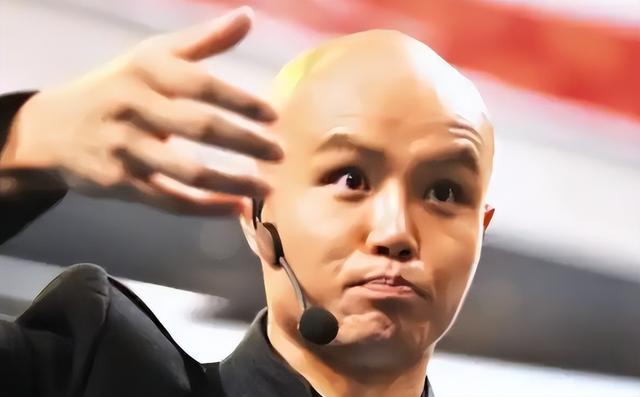 口碑堪忧的4位主持人，傲慢到被教授痛批，迷惑行为令人不解