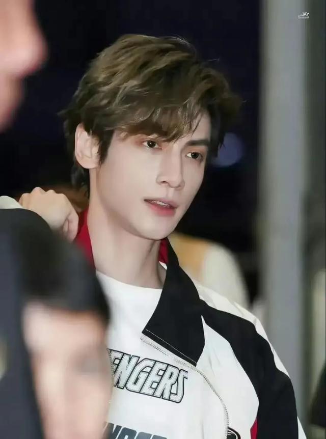 天呐罗云熙增肥成功了，脸颊饱满柔和，颜值回春，状态恢复巅峰了