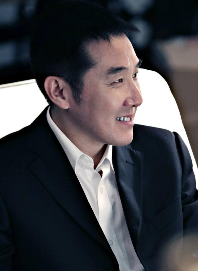 从《永不瞑目》到《五星大饭店》,辉煌后的海岩为何再也没有作品