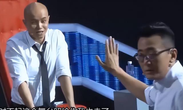 口碑堪忧的4位主持人，傲慢到被教授痛批，迷惑行为令人不解