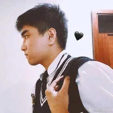 沈以诚,唱出了多少独居青年理想的生活