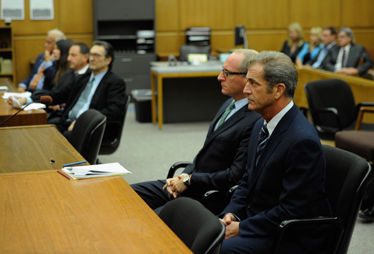 好莱坞最恶臭渣男！家暴女友买凶杀妻，被判后竟还是顶流？