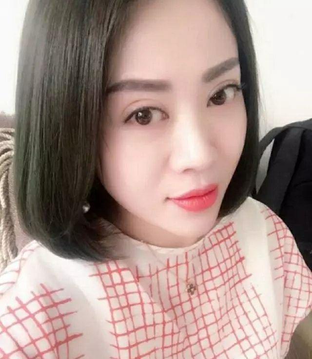 “刘能”前妻近照曝光,皮肤白皙紧致,身材堪比女明星,不像46岁