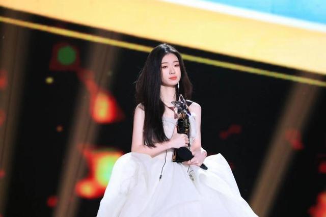 《2020中国好声音》巅峰之夜举行 单依纯获总冠军