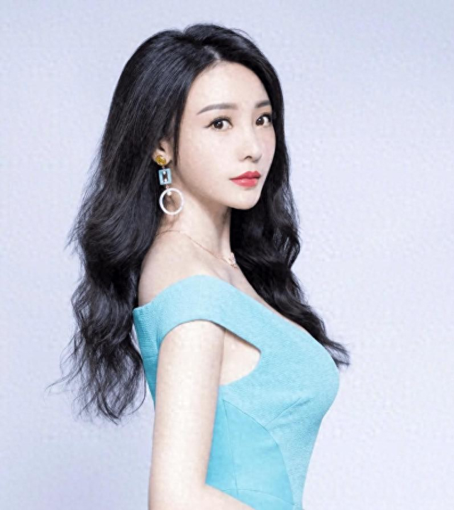 柳岩：得罪过陈凯歌、父亲母亲自己都患癌，44岁穿上衣服无人敢娶