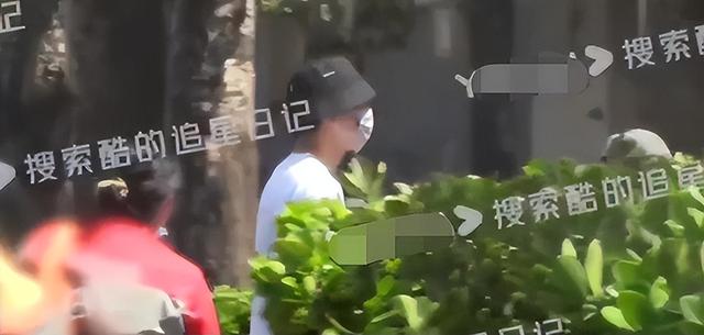 许魏洲太太张圣樱带着孩子现身医院，保姆全程陪同，疑是未婚先孕