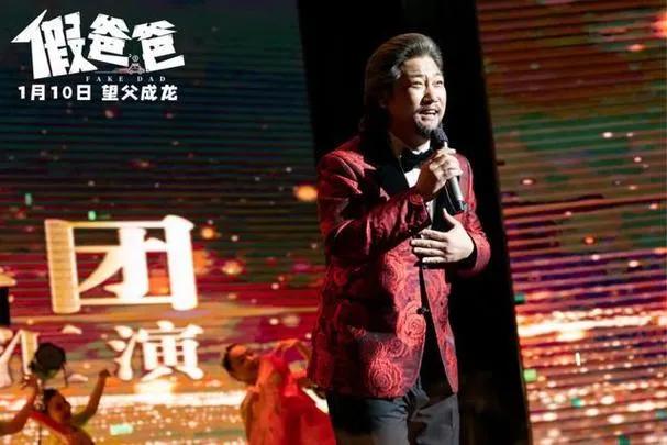 贾冰从默默无闻到喜剧之光,以实力与热爱书写传奇