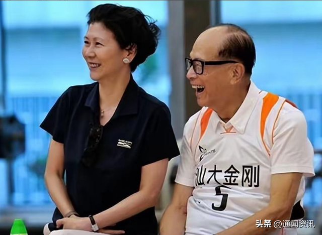 96岁李嘉诚千亿身价也带不走,最终还是油尽灯枯,留下一个传奇