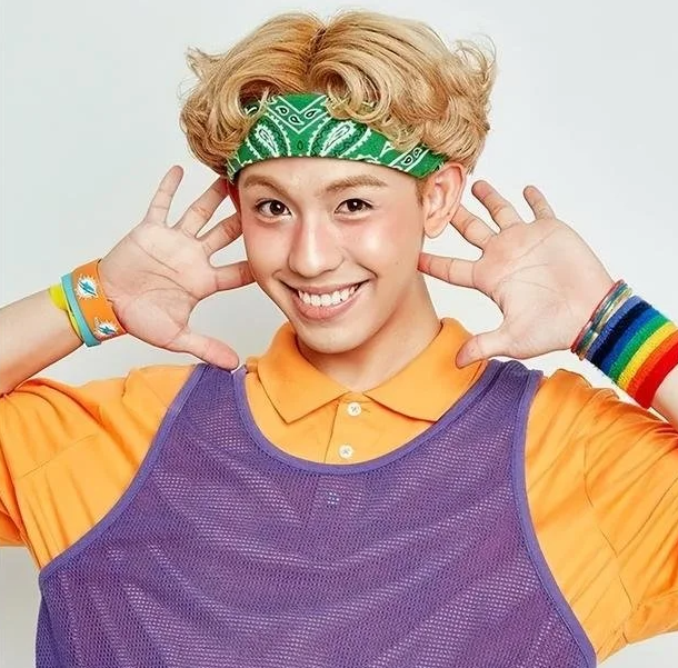 日本艺人比嘉龙二自杀,一天前才陪5岁儿子庆生,因想做女人被骂