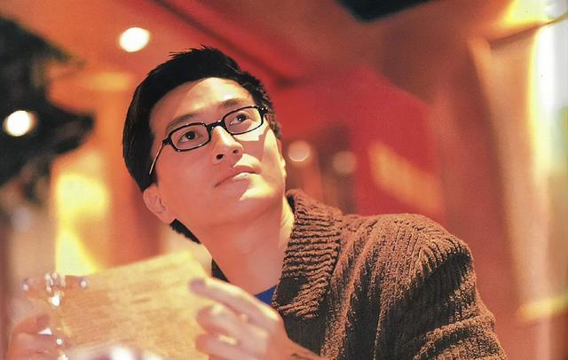 公开新恋情!香港男星林韦辰牵手东北女友秀恩爱,单身长达7年