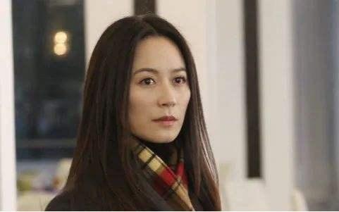 在《大丈夫》和《小丈夫》中她都有一段“姐弟恋”,结果却不相同