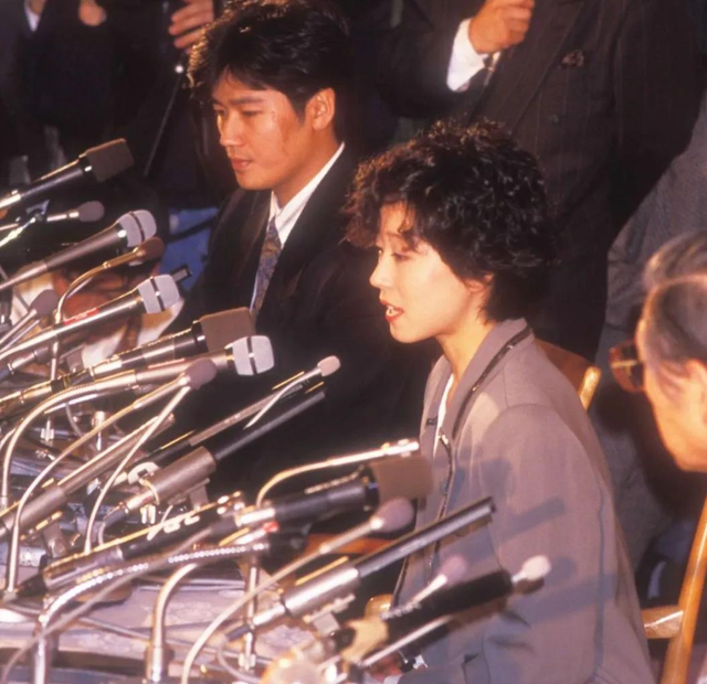 清冷美人中森明菜:替出轨的男友道歉,59岁没结婚,依然很漂亮
