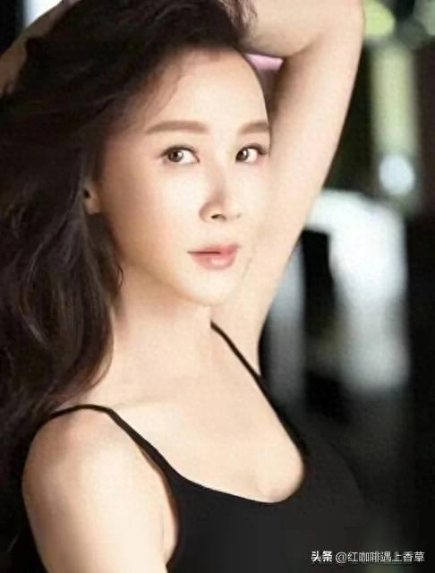 56岁“台湾第一美女”萧蔷,身高1.7米,肤白貌美,丰乳肥臀!