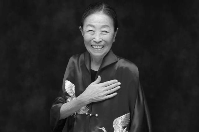 新凤霞事件反转!老戏骨含泪诉说55年前真相,难怪张少华不认账