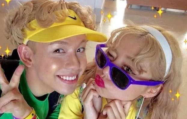 日本艺人比嘉龙二自杀,一天前才陪5岁儿子庆生,因想做女人被骂