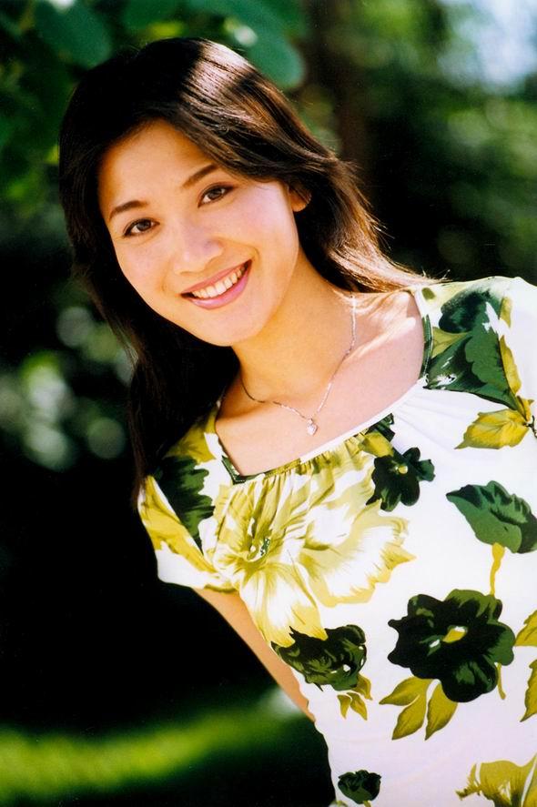 著名演员潘雨辰:与侯勇离婚后,染霜的玫瑰带泪开