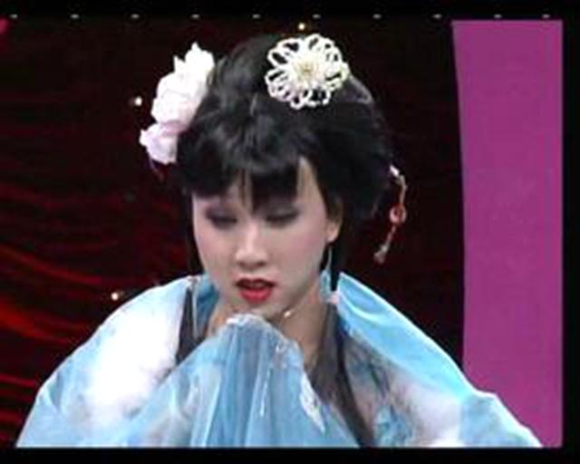 他反串扮相不输李玉刚，女装像胡静