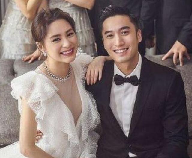 离开阿娇的赖弘国发福油腻，喝酒满脸通红，三婚空姐太太挺7月孕肚不输女明星