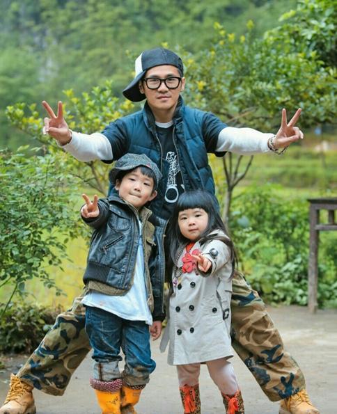 曹格老婆晒儿女近照,11岁Grace腿长身材好,13岁儿子身高直逼妈妈