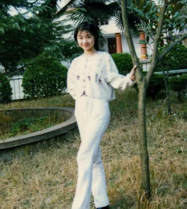 柳岩：得罪过陈凯歌、父亲母亲自己都患癌，44岁穿上衣服无人敢娶