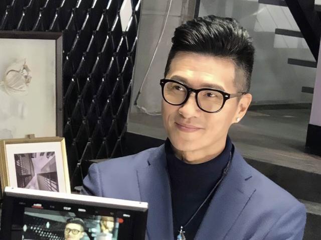 公开新恋情!香港男星林韦辰牵手东北女友秀恩爱,单身长达7年
