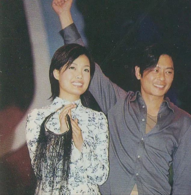 王杰:嗓子“被毒哑”14年,凶手却无人知,为何谢霆锋被怀疑?