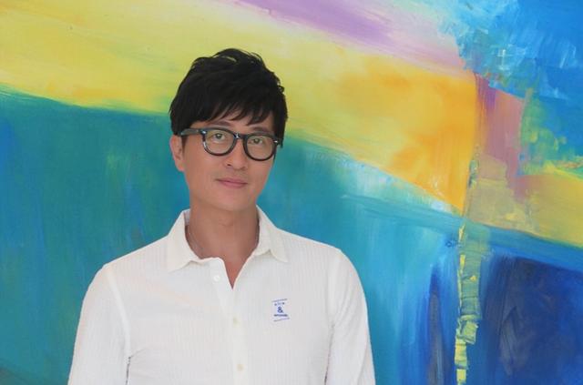 公开新恋情!香港男星林韦辰牵手东北女友秀恩爱,单身长达7年