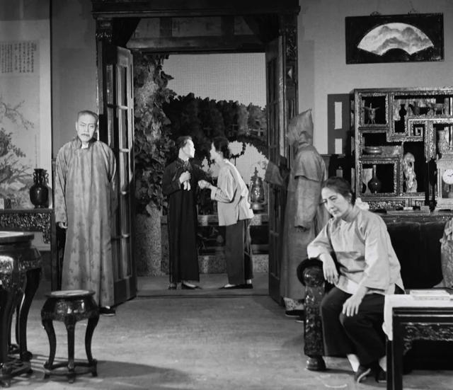 纪念郑榕｜导演顾威忆郑老：不怒自威 ，浩然之气