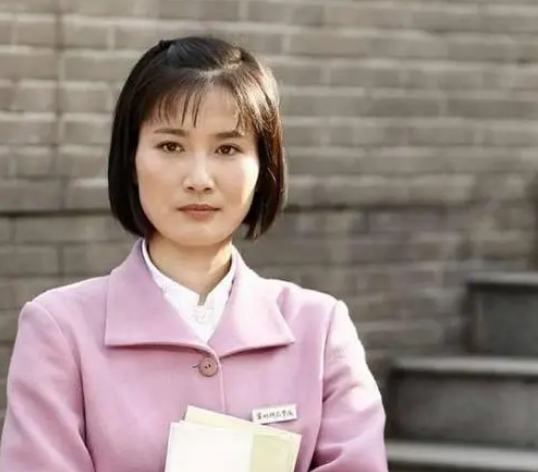 著名演员潘雨辰:与侯勇离婚后,染霜的玫瑰带泪开