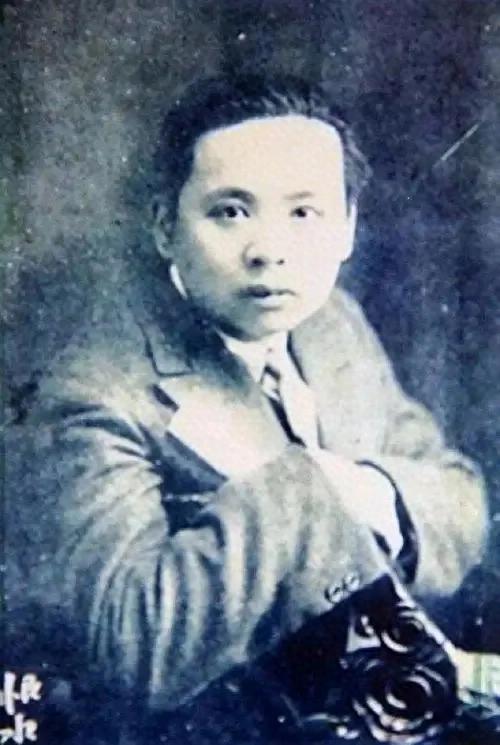 1916年张恨水新婚之夜:掀盖头的瞬间,惊悚与幽默并存的逃婚记!
