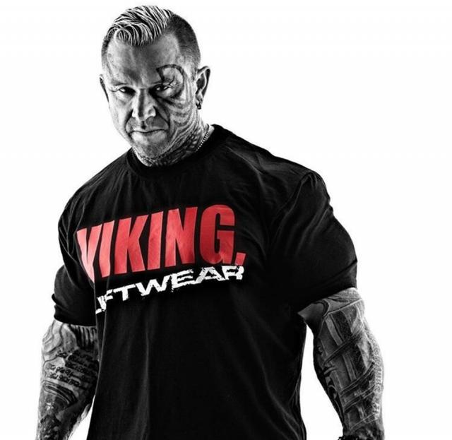 健美传奇人物:李牧师Lee Priest