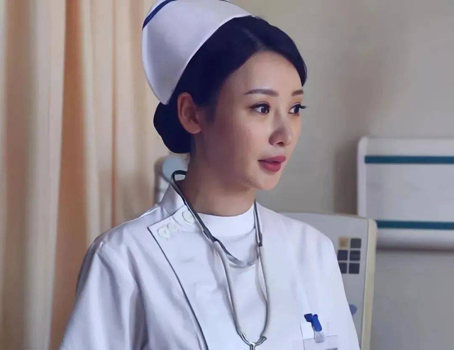 柳岩：得罪过陈凯歌、父亲母亲自己都患癌，44岁穿上衣服无人敢娶