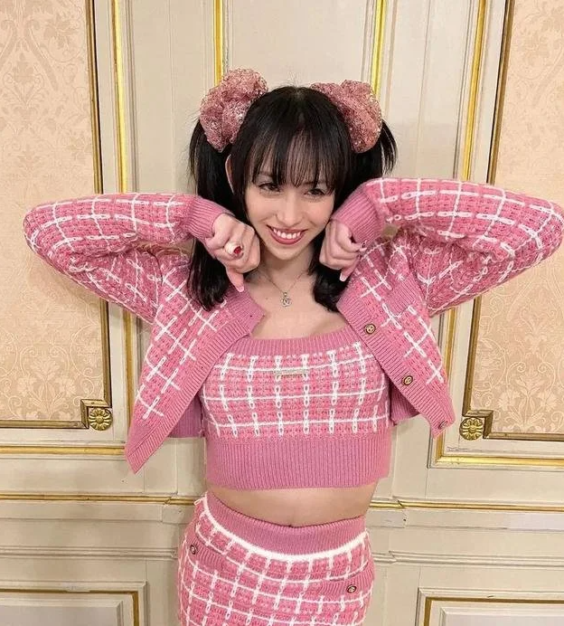 日本艺人比嘉龙二自杀,一天前才陪5岁儿子庆生,因想做女人被骂