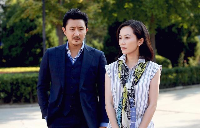 在《大丈夫》和《小丈夫》中她都有一段“姐弟恋”,结果却不相同