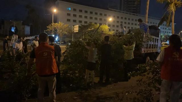 “今天清晨的海口,不一样了!”