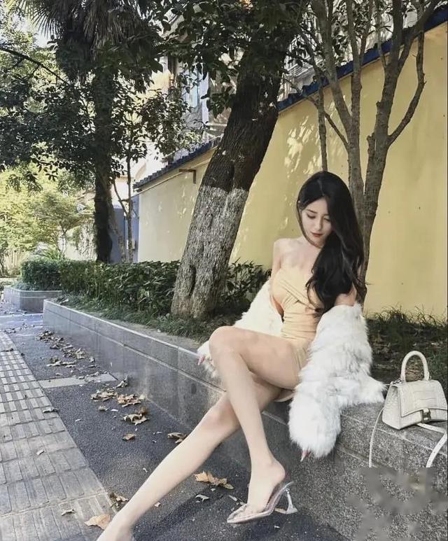 神似佟丽娅！岛国最强黑丝美腿，真的迷人