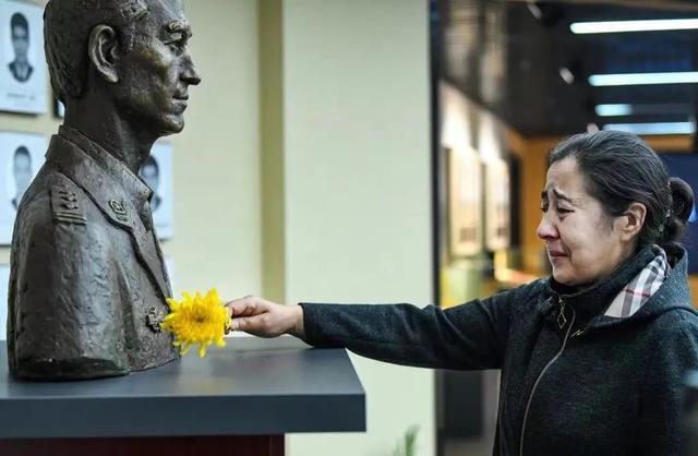 “隐蔽!”是他遇到暴恐袭击时说的最后两个字