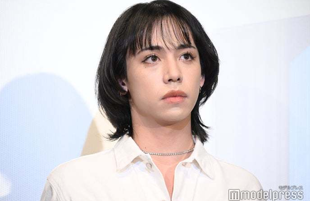 日本艺人比嘉龙二自杀,一天前才陪5岁儿子庆生,因想做女人被骂