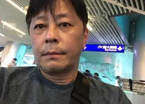 王杰:嗓子“被毒哑”14年,凶手却无人知,为何谢霆锋被怀疑?