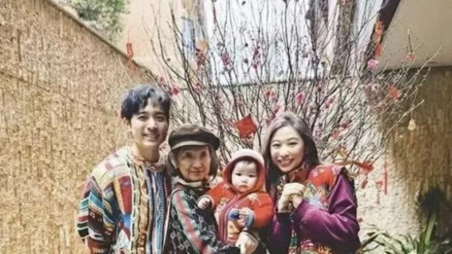 吴正元全家福首曝光
							</div>
							<div class=